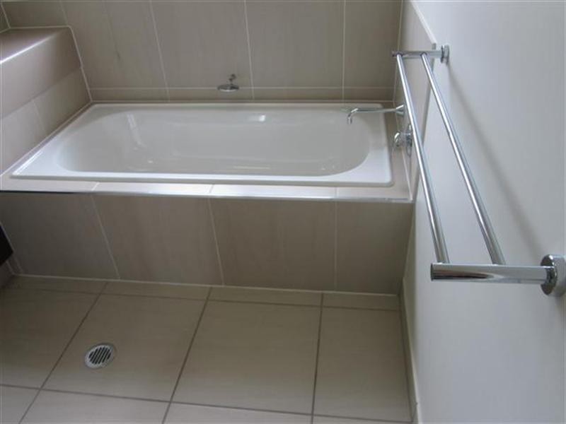 8 Browning Street, Mount Louisa QLD 4814