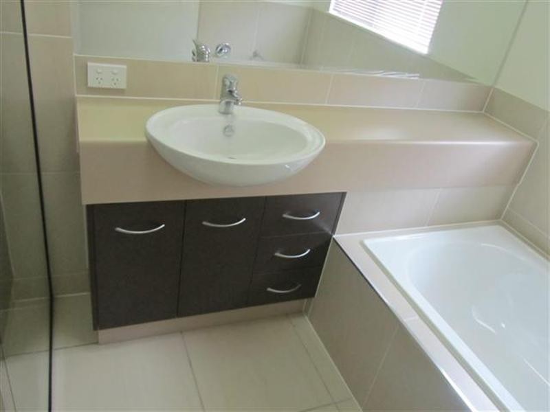 8 Browning Street, Mount Louisa QLD 4814