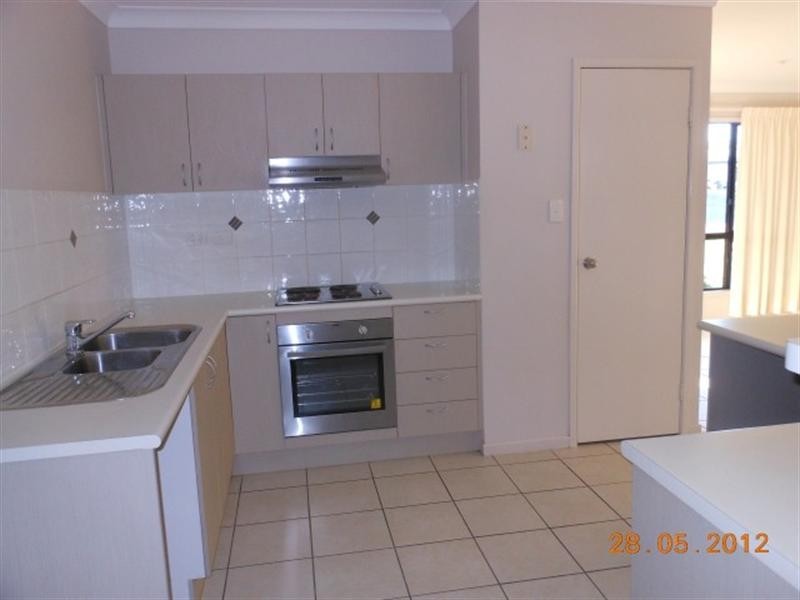 10 Seabrook Circuit, Bushland Beach QLD 4818