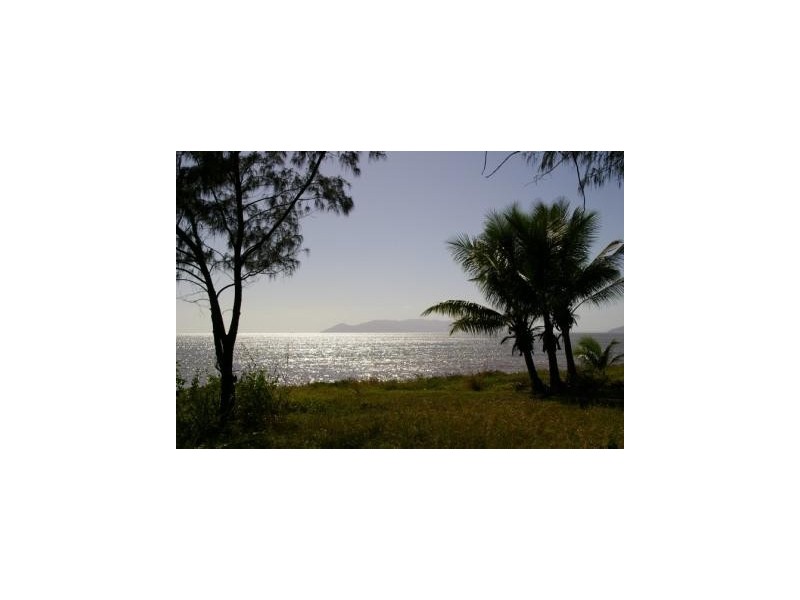 6 Reef Street, Saunders Beach QLD 4818