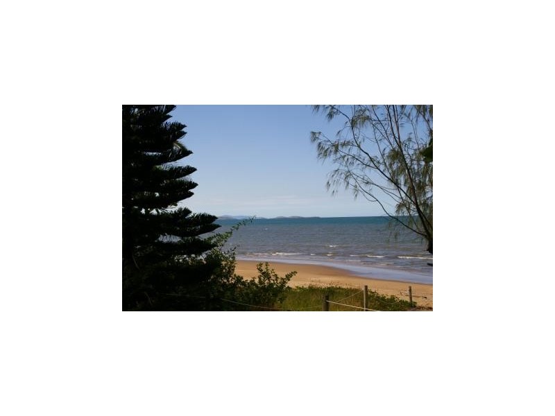 6 Reef Street, Saunders Beach QLD 4818