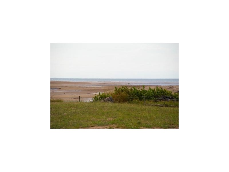 6 Reef Street, Saunders Beach QLD 4818