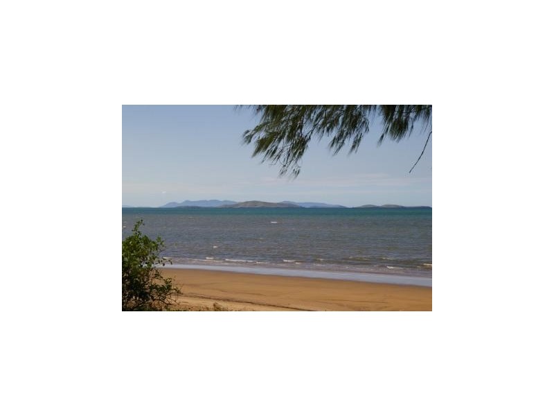 6 Reef Street, Saunders Beach QLD 4818