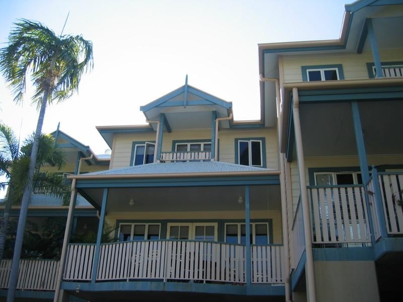 2/15 Cleveland Terrace, North Ward QLD 4810