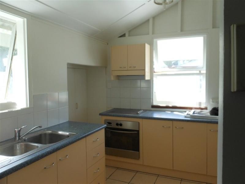 74 Ninth Avenue, Railway Estate QLD 4810