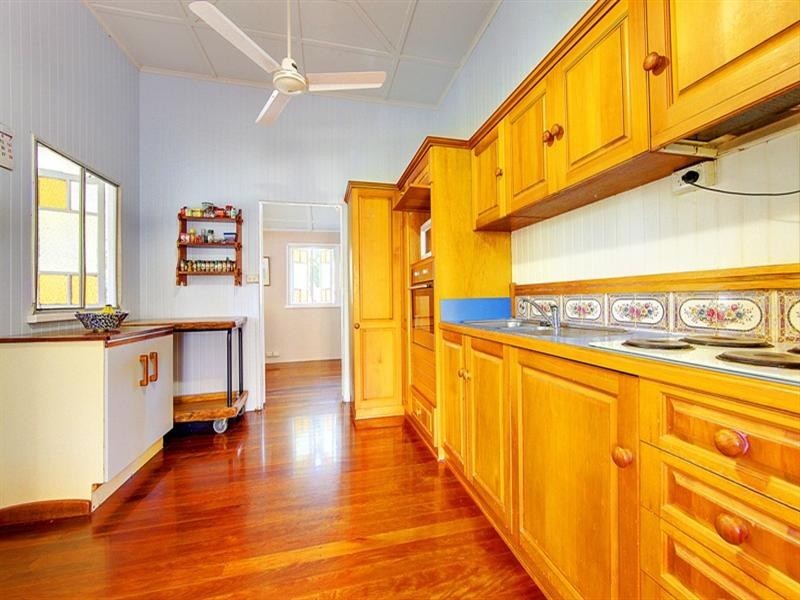 65 Livingstone Street, West End QLD 4810