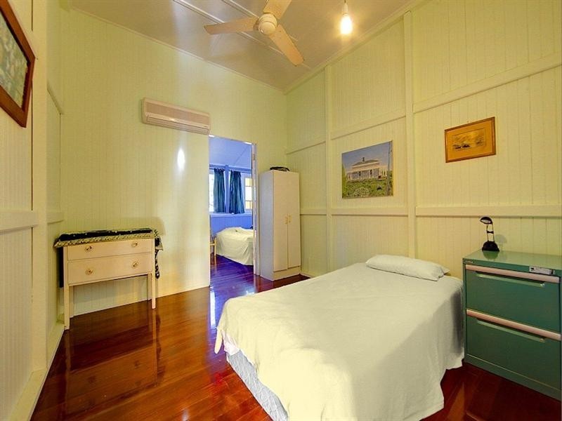 65 Livingstone Street, West End QLD 4810