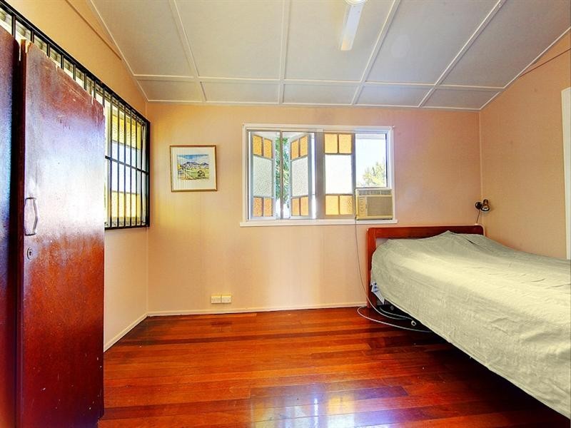 65 Livingstone Street, West End QLD 4810