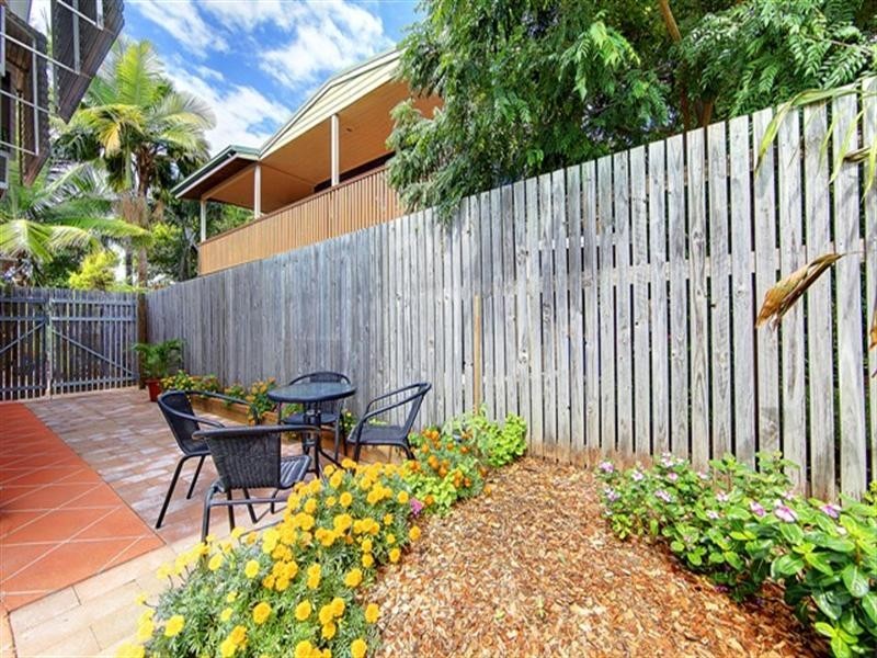 12 Buck Street, Mysterton QLD 4812