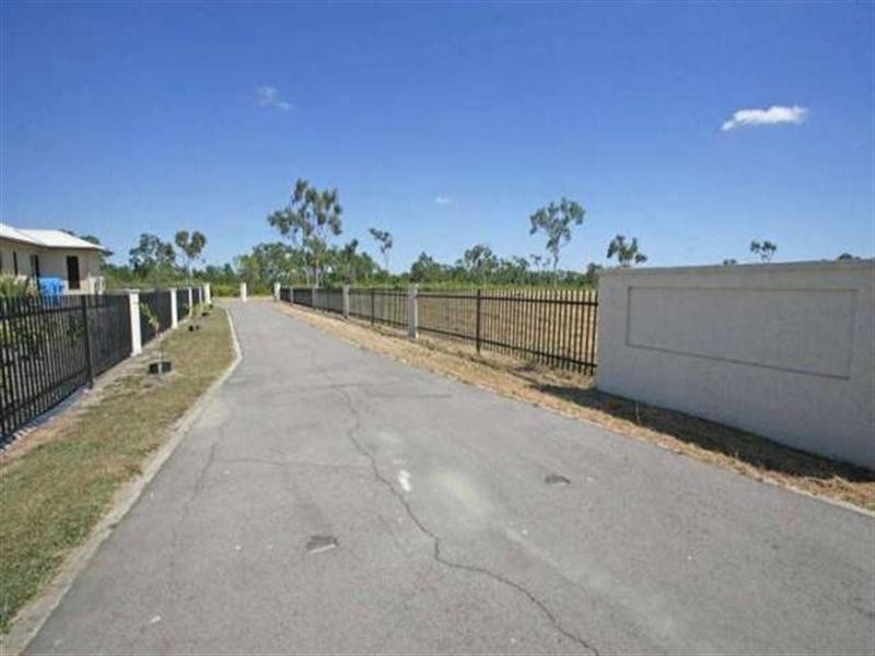 19 South Beck Drive, Rasmussen QLD 4815