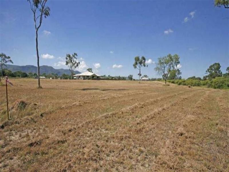 19 South Beck Drive, Rasmussen QLD 4815