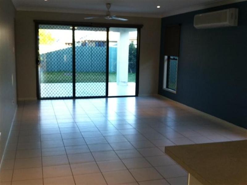 27 Laurie Motti Parade, Kirwan QLD 4817