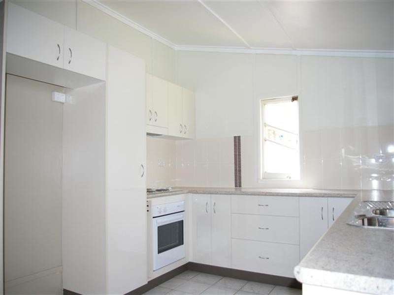 33 Perkins Street, South Townsville QLD 4810