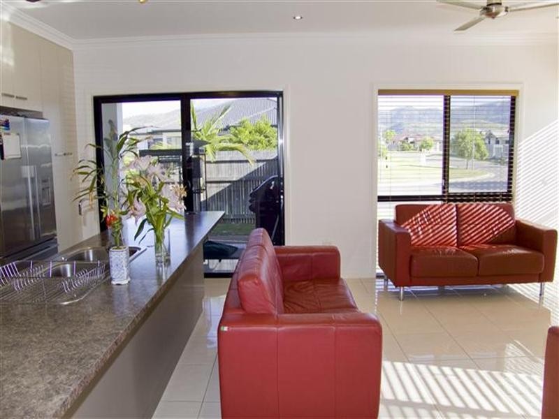 32 Springbrook Parade, ‘Fairfield Waters’, Idalia QLD 4811