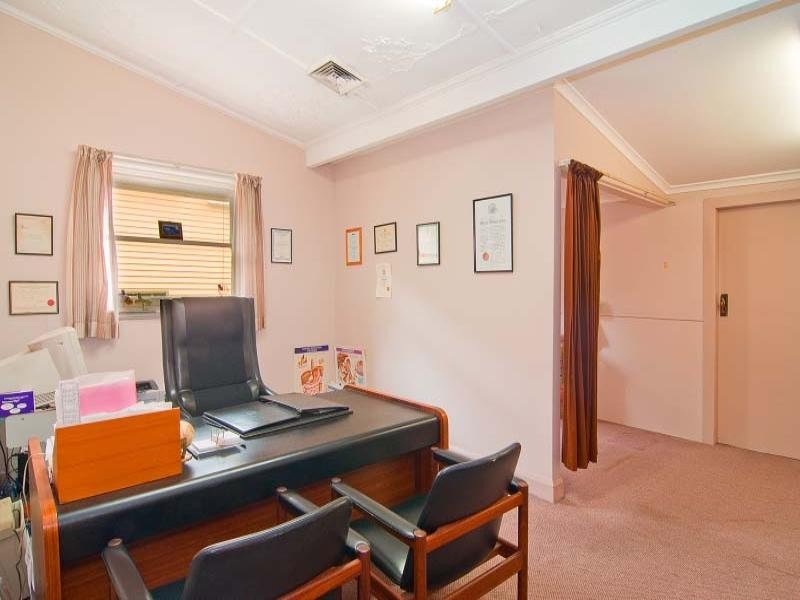 33 North Parade, Campsie NSW 2194