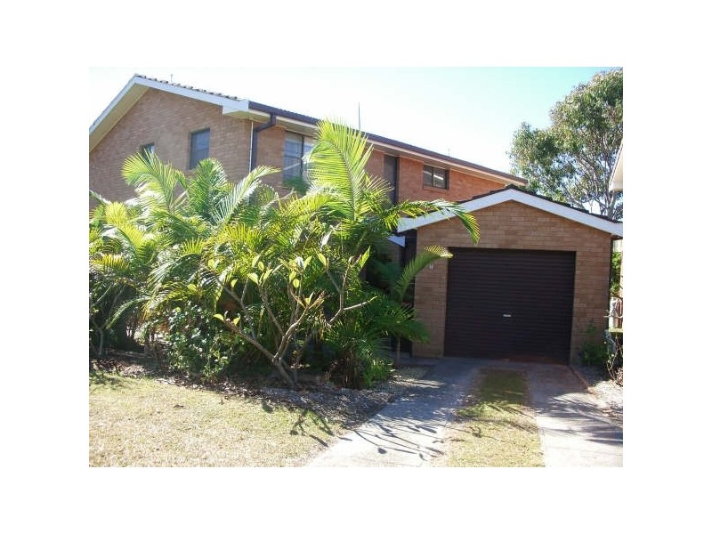 8 Nambucca Drive, Scotts Head NSW 2447