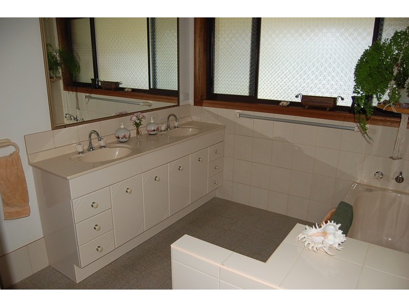 111 East West Road, Valla NSW 2448