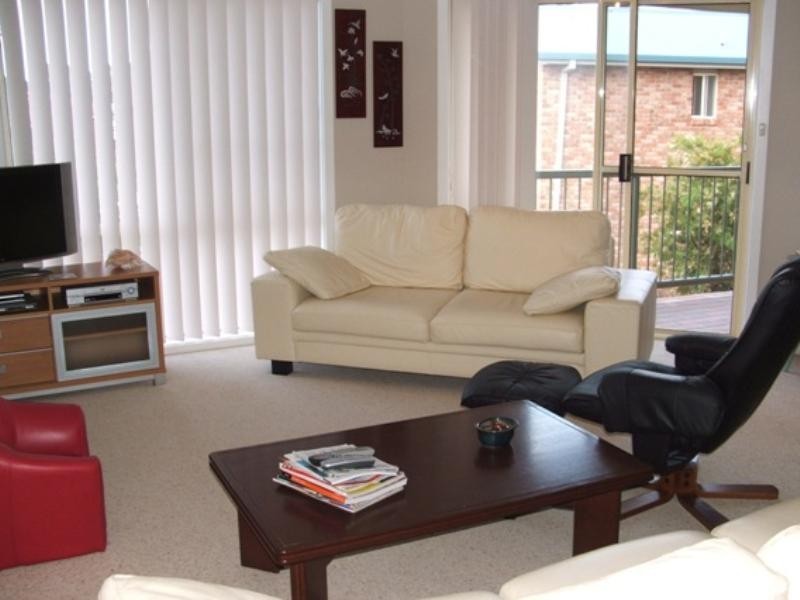 2/10 Wallace, Scotts Head NSW 2447