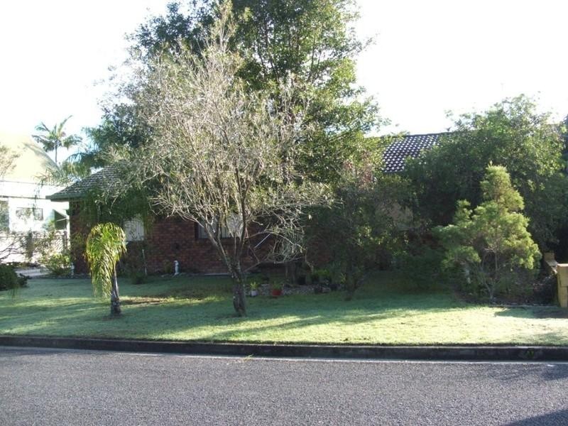 8 Nineteenth Avenue, Stuarts Point NSW 2441