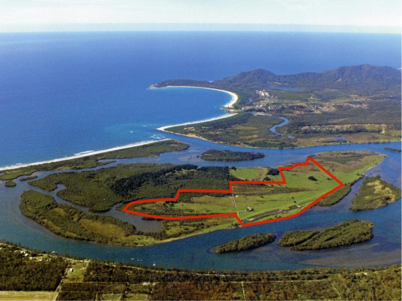 1 Freedom Island, Stuarts Point NSW 2441