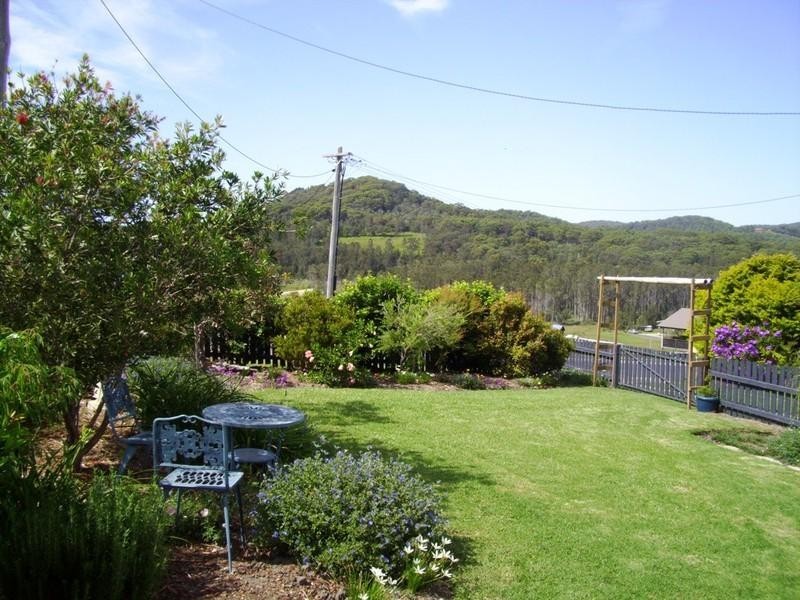 6 Hill Street, Scotts Head NSW 2447