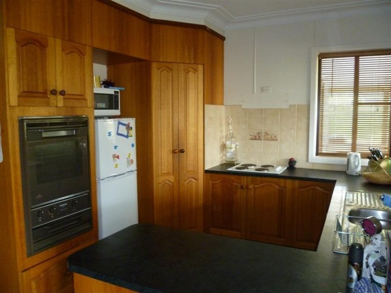 13 Barrie Street, Macksville NSW 2447