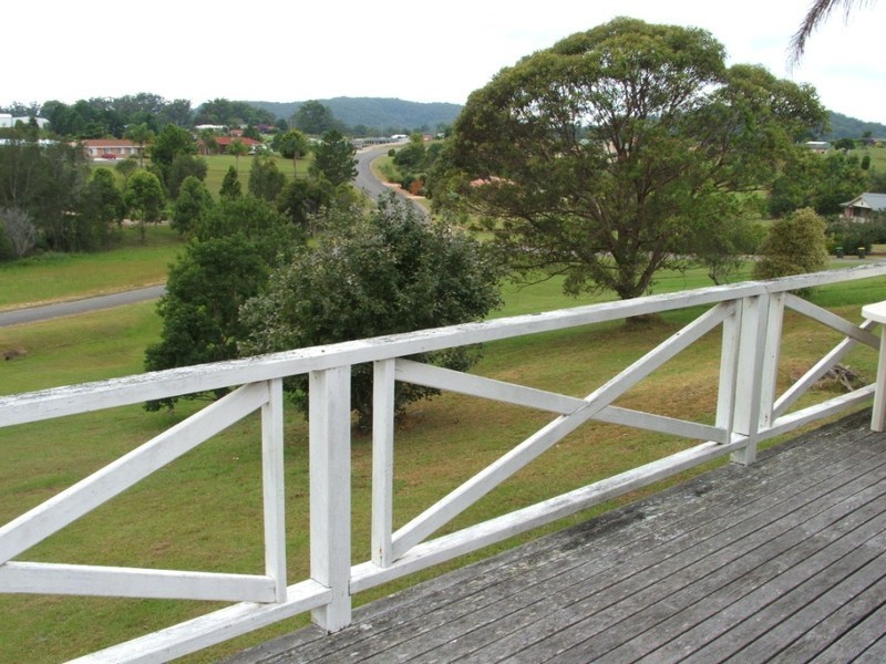 61 Preston Drive, Macksville NSW 2447