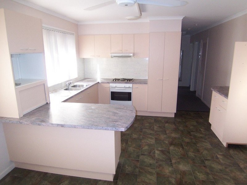11 Parkway Street, Macgregor QLD 4109