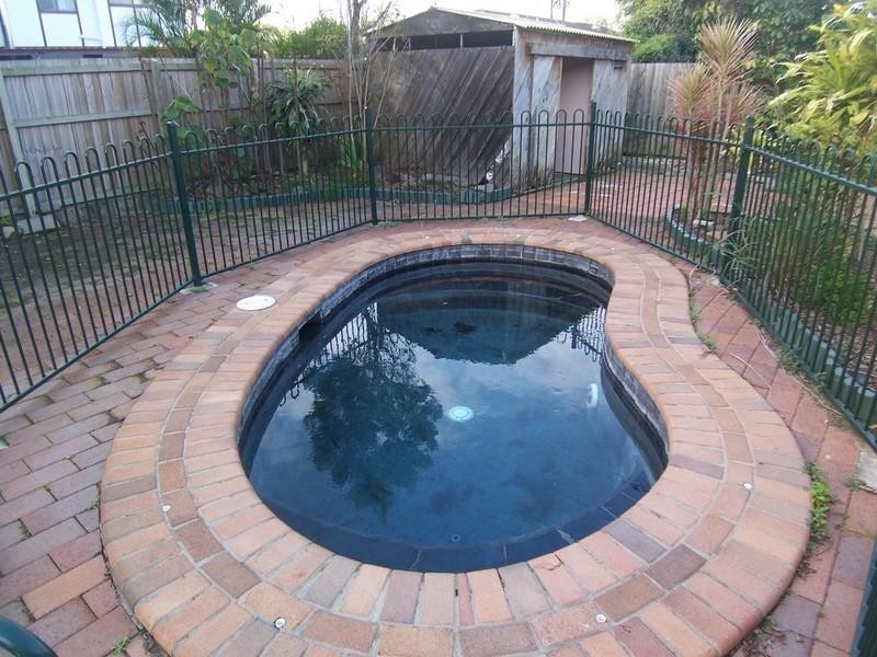 11 Parkway Street, Macgregor QLD 4109