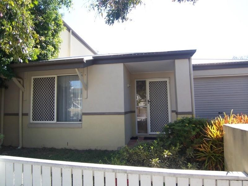 4/8 Aminya Street, Mansfield QLD 4122