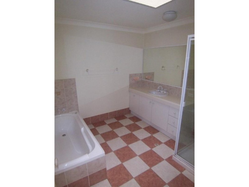 12 St Clair Crescent, Wishart QLD 4122