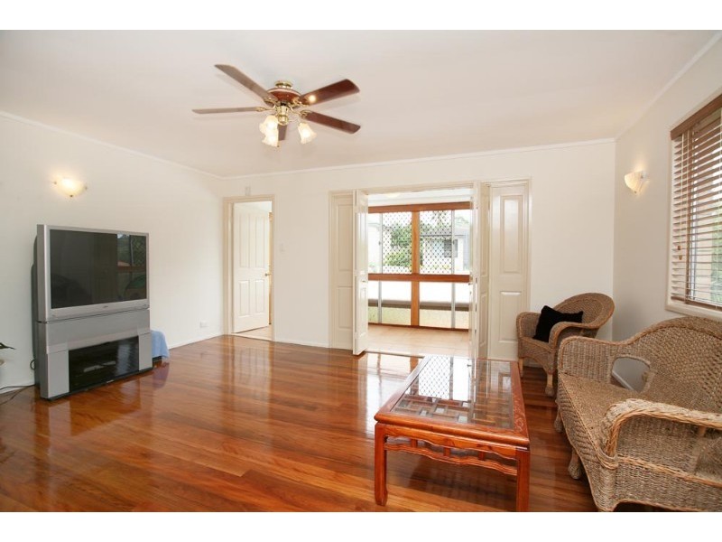 101 Wadley Street, Macgregor QLD 4109