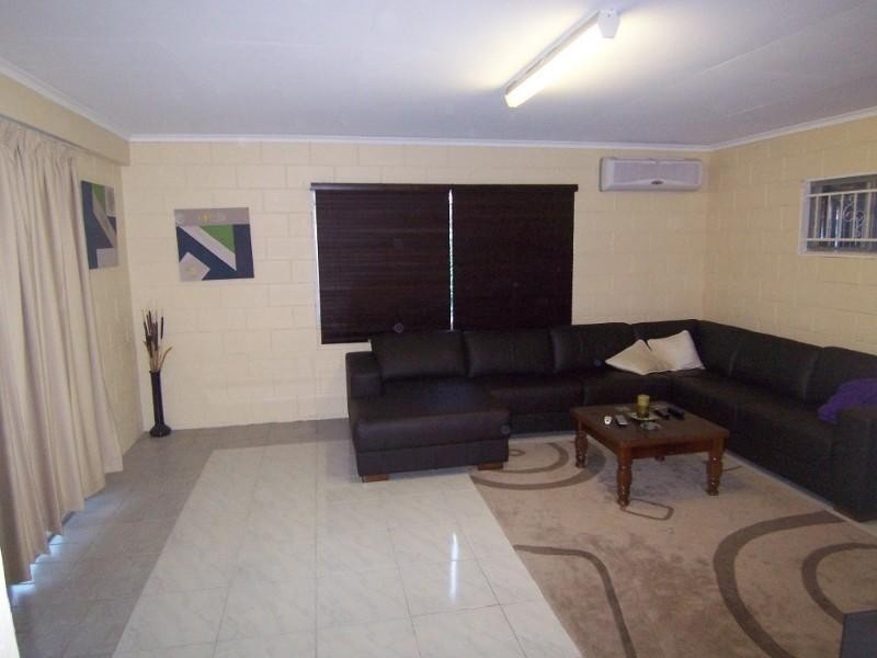 1 Starcross Street, Macgregor QLD 4109