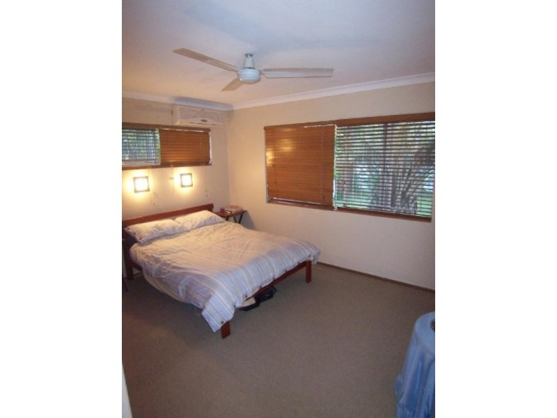 1 Starcross Street, Macgregor QLD 4109