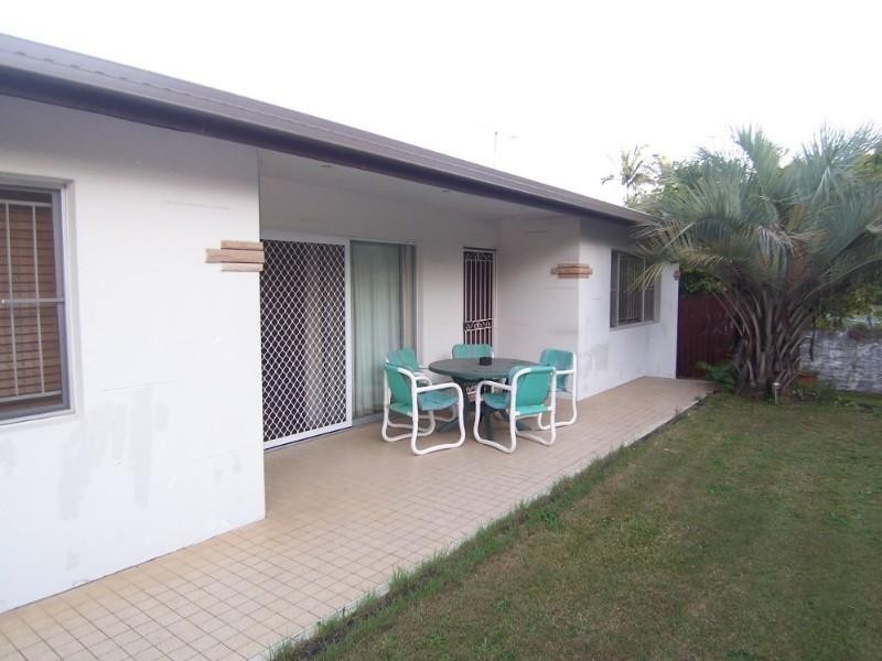 1 Starcross Street, Macgregor QLD 4109