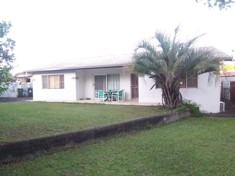 1 Starcross Street, Macgregor QLD 4109