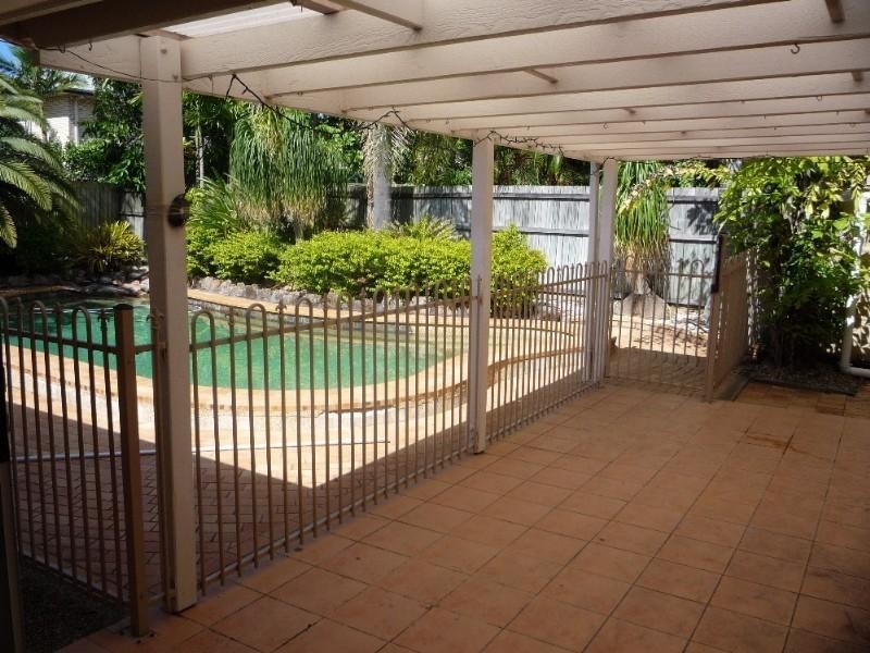 10 Corypha Crescent, Calamvale QLD 4116