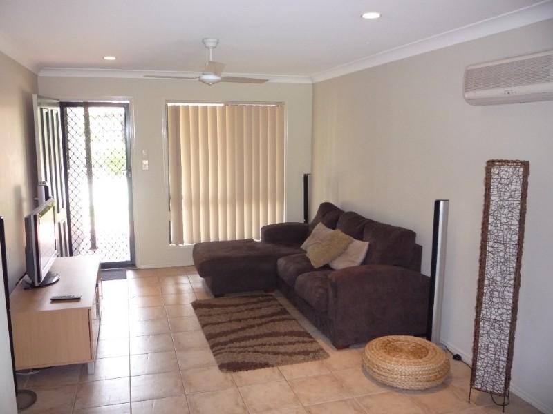 6/7 Nev Close, Wishart QLD 4122