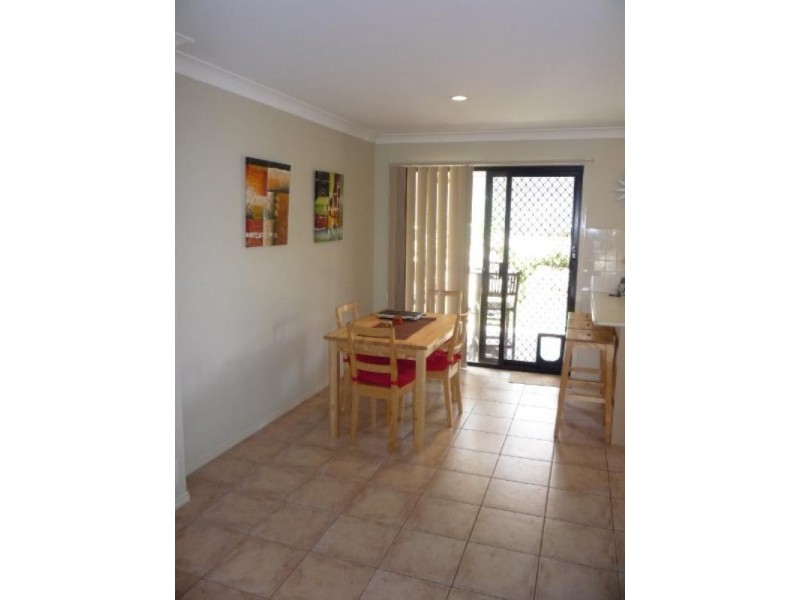 6/7 Nev Close, Wishart QLD 4122