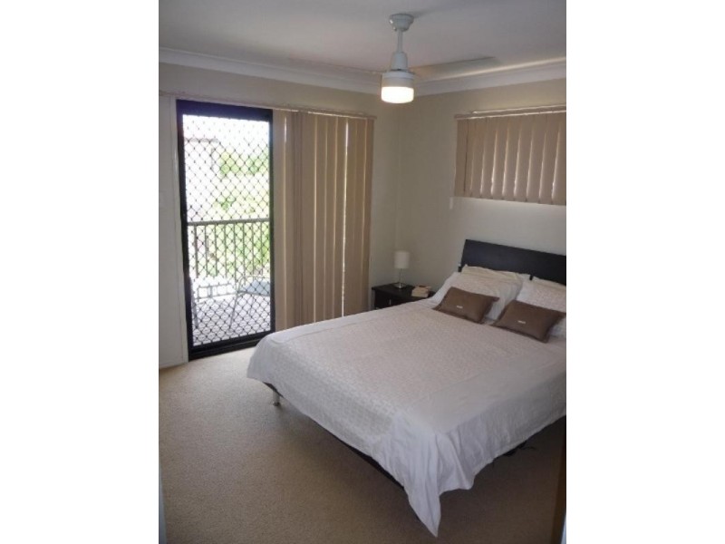 6/7 Nev Close, Wishart QLD 4122