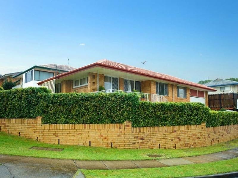 2 Cresthaven Drive, Mansfield QLD 4122