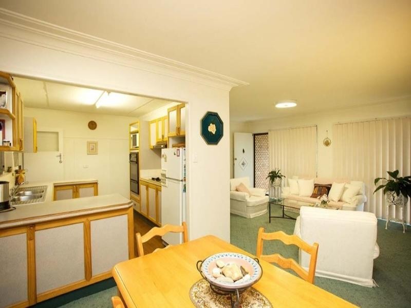 2 Cresthaven Drive, Mansfield QLD 4122