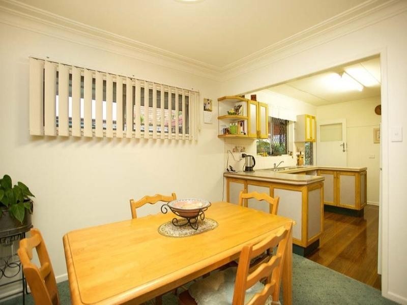 2 Cresthaven Drive, Mansfield QLD 4122