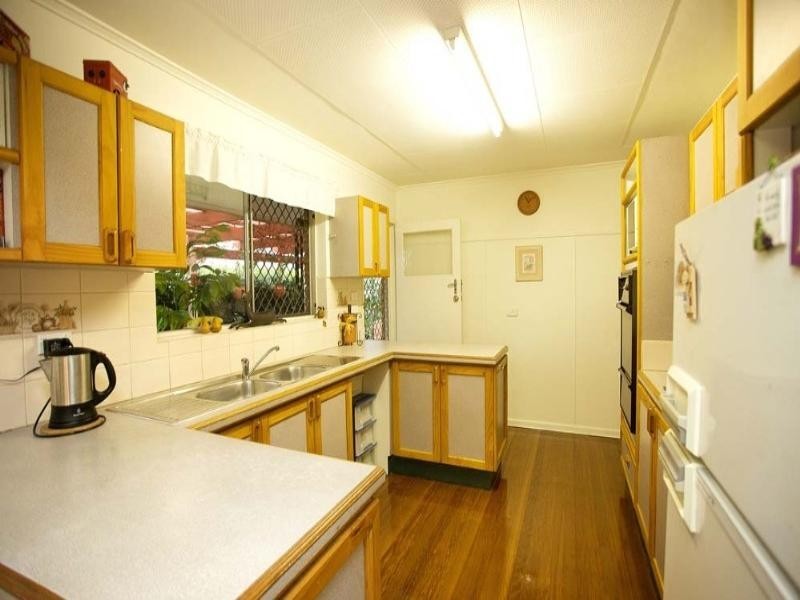 2 Cresthaven Drive, Mansfield QLD 4122