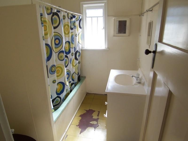 16 Broadwater Road, Mount Gravatt East QLD 4122