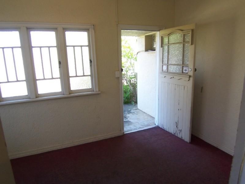 16 Broadwater Road, Mount Gravatt East QLD 4122