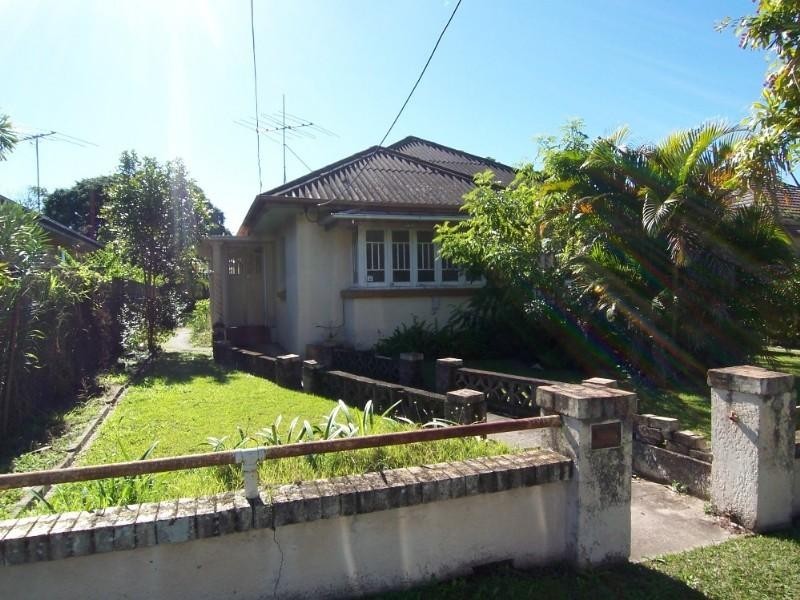 16 Broadwater Road, Mount Gravatt East QLD 4122