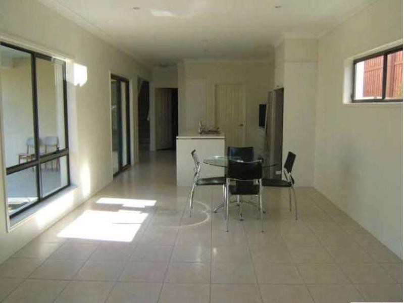 18 Yvonne Road, Eight Mile Plains QLD 4113