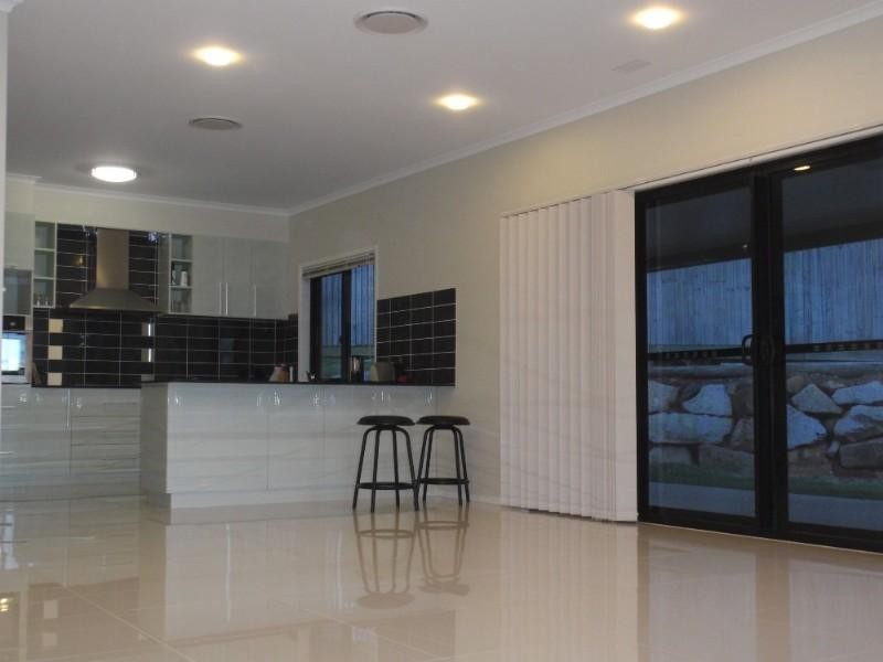 4 Leonardo Place, Eight Mile Plains QLD 4113