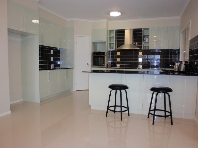 4 Leonardo Place, Eight Mile Plains QLD 4113